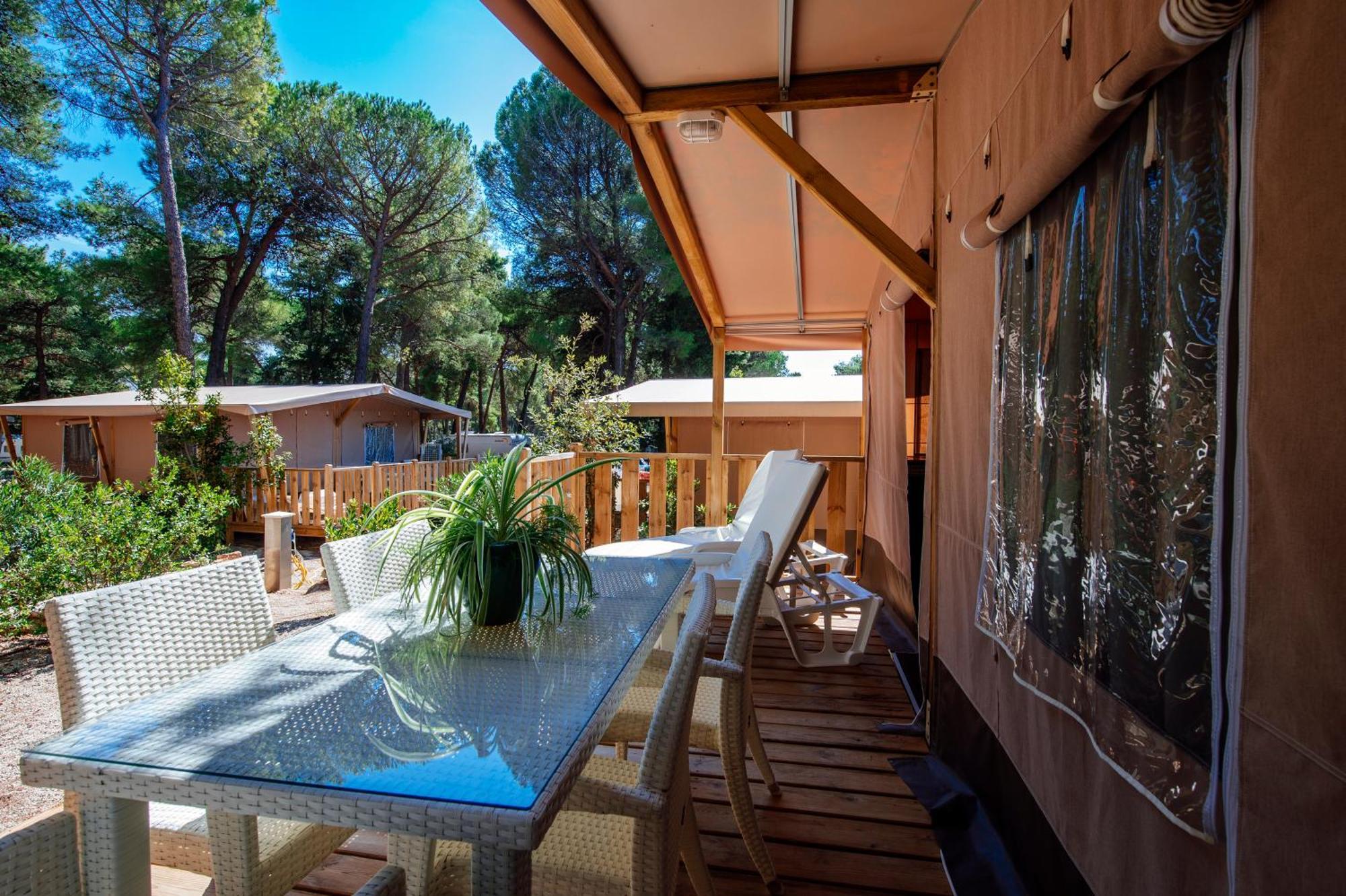 Zaton Holiday Resort Glamping Tents Нин Экстерьер фото